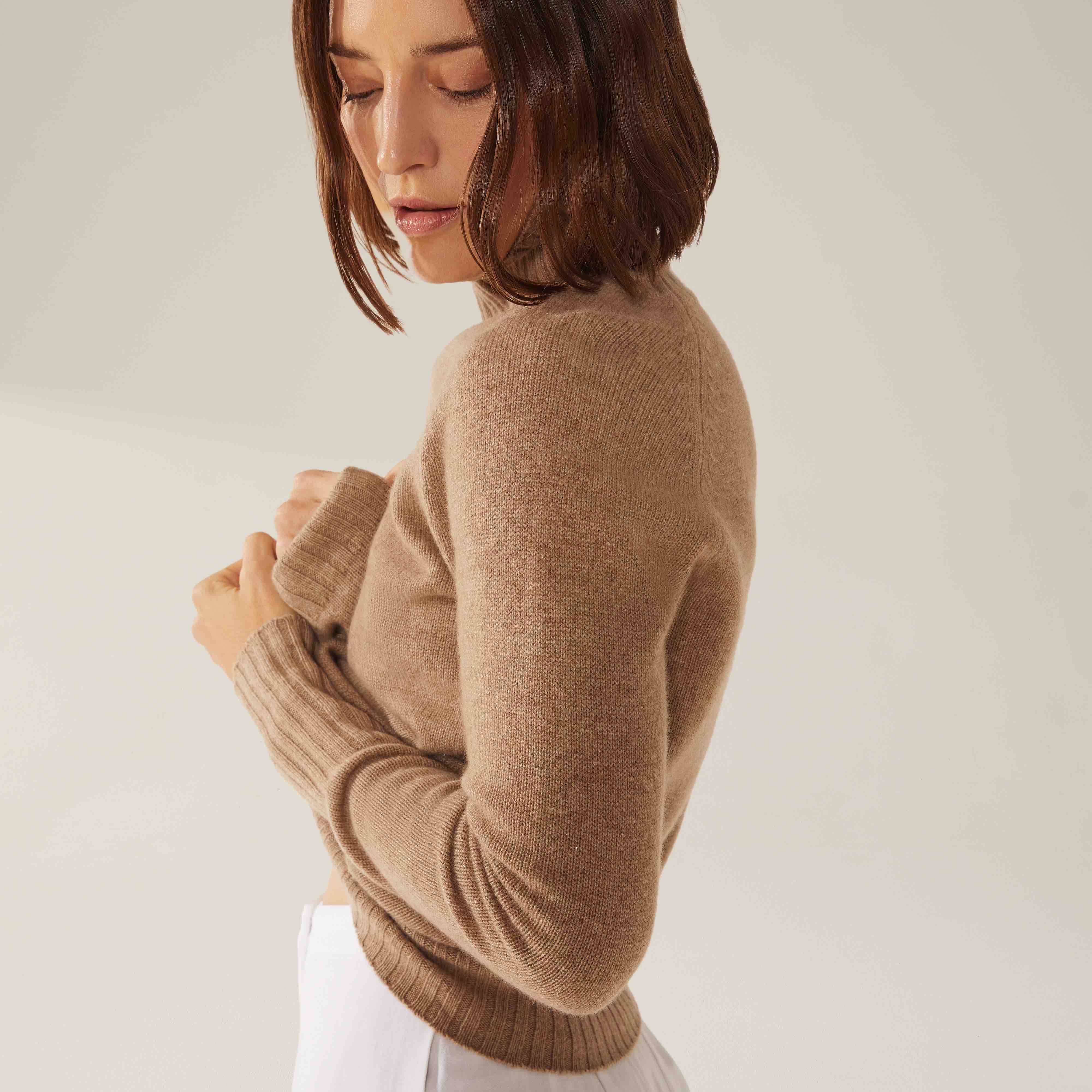 Emma Cashmere Relaxed Turtleneck Sweater - Image 11