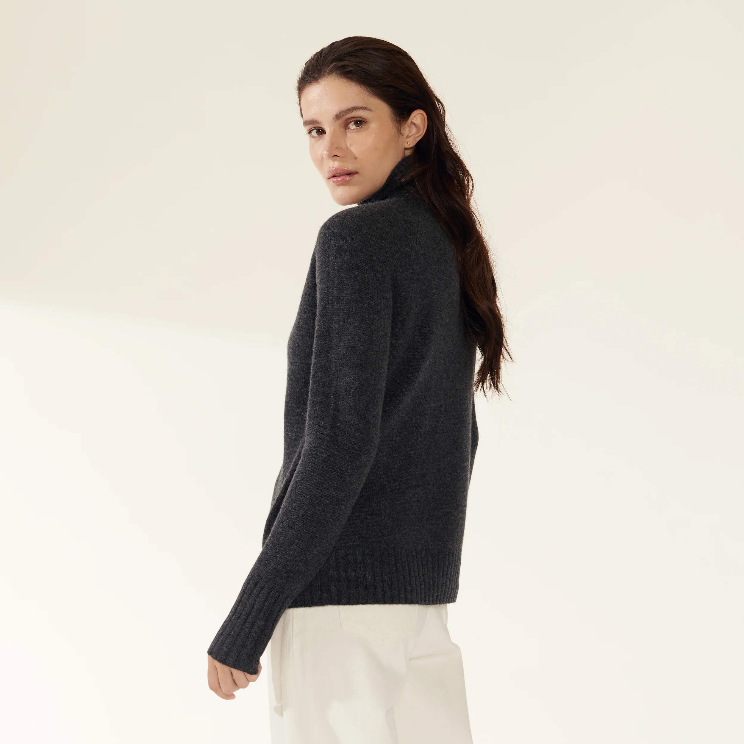 Emma Cashmere Relaxed Turtleneck Sweater - Image 17