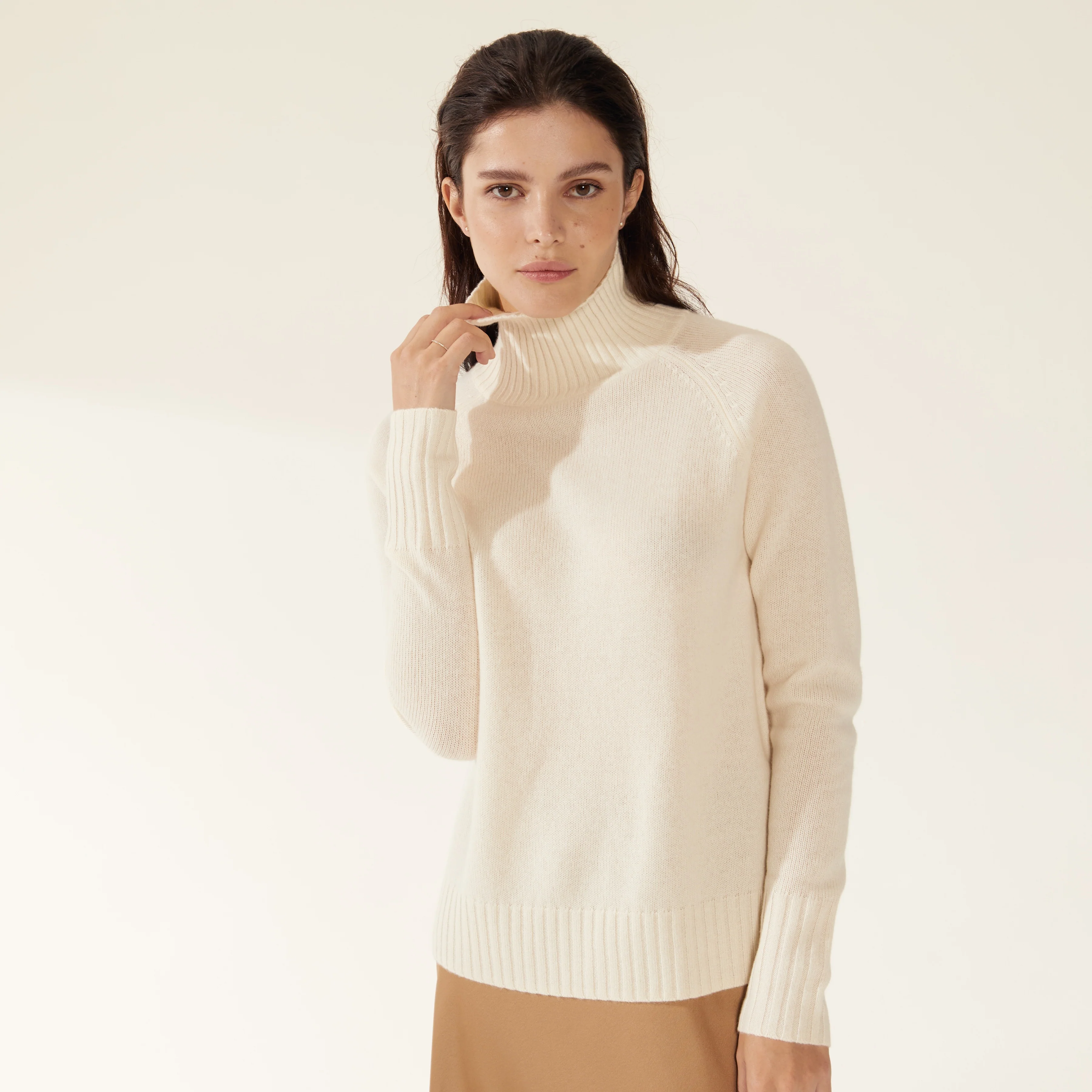 Emma Cashmere Relaxed Turtleneck Sweater - Image 20