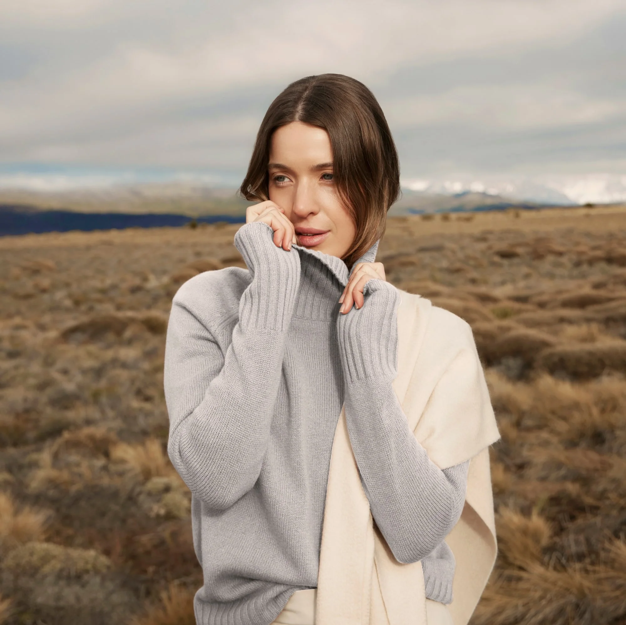 Emma Cashmere Relaxed Turtleneck Sweater - Image 34