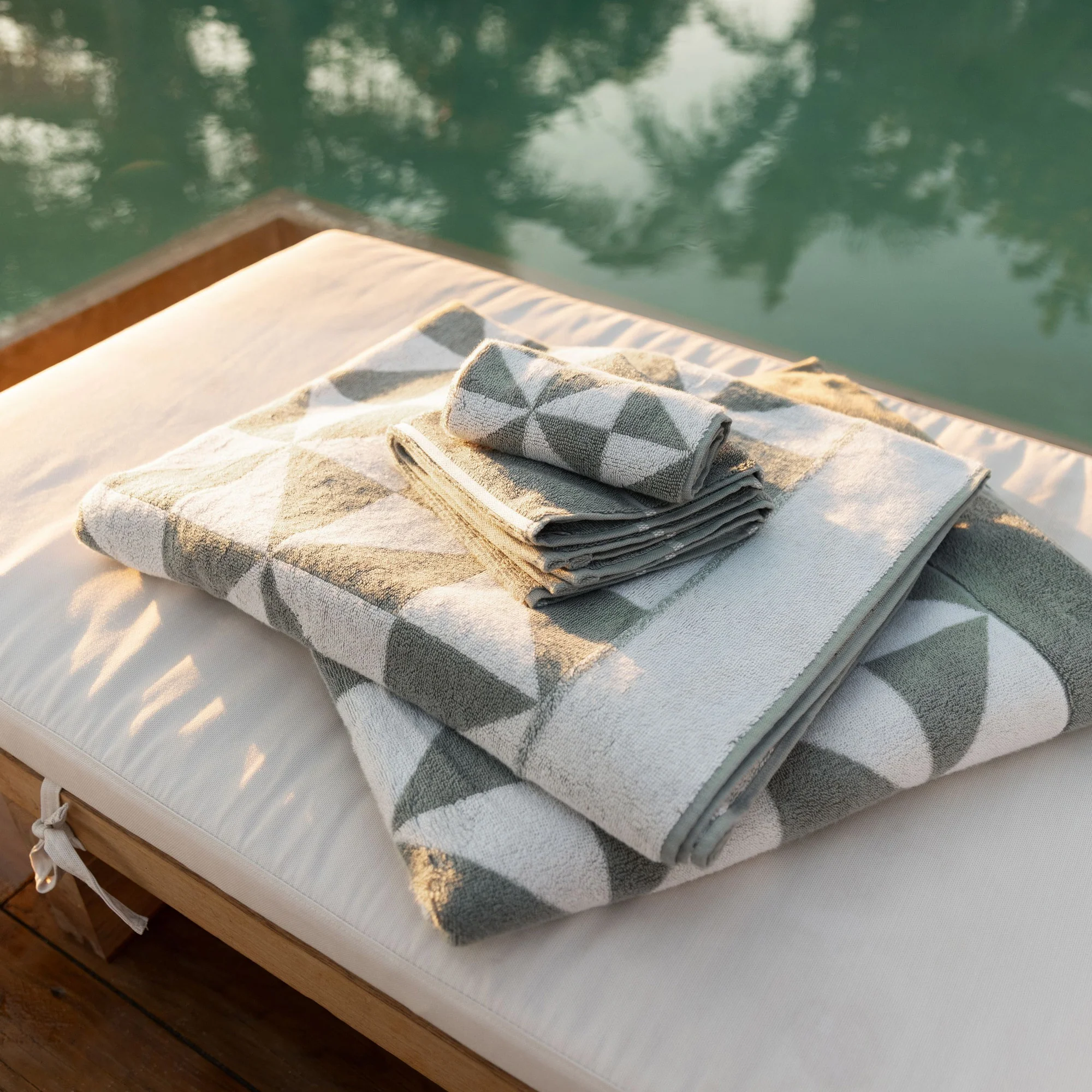 Umbra Cotton Beach Towel - Image 32